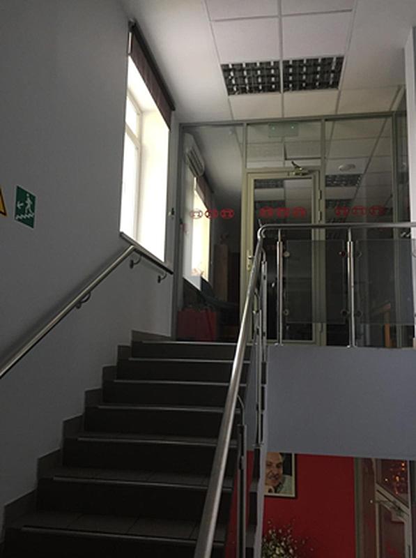 Торговое помещение в административном здании на улице Люсиновская