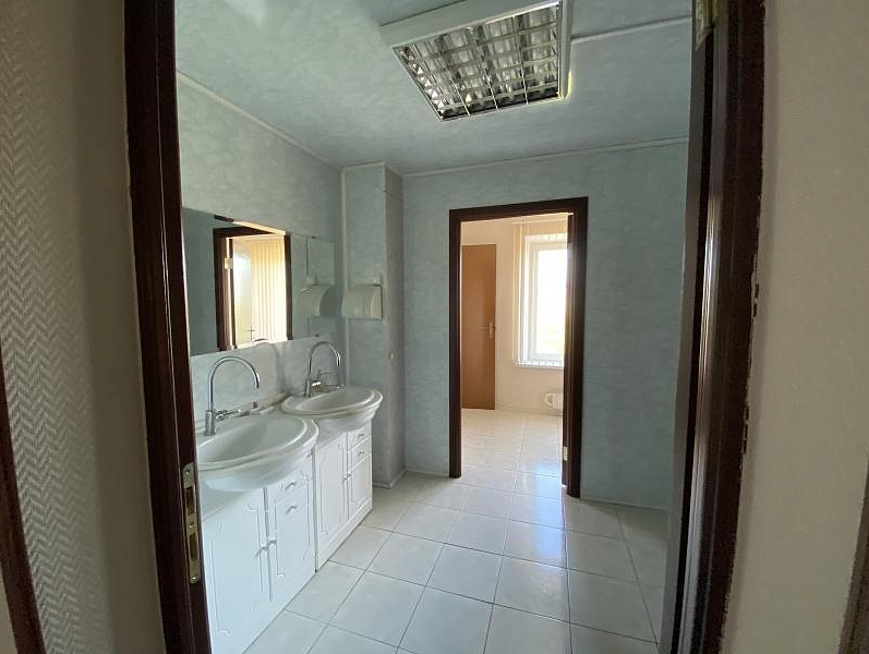 Офис в административном здании на улице Азовская