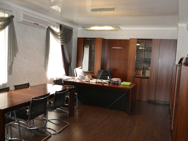 Офис в административном здании на улице Лестева