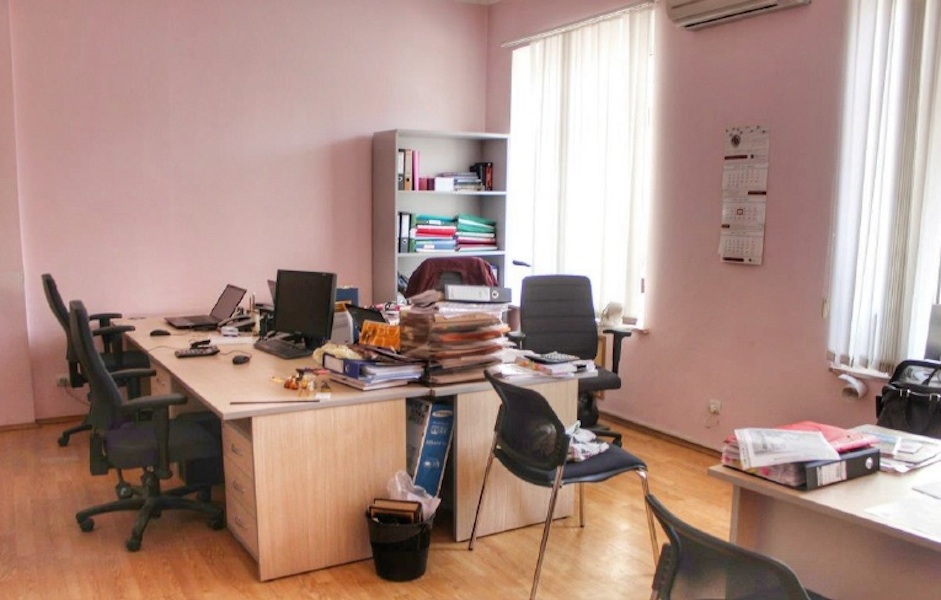 Офис в жилом доме в переулке Серебряный